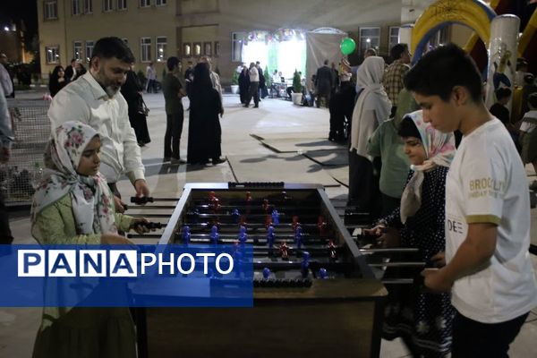 محفلی با حضور کودکان و خانواده‌ها در دانشگاه قم