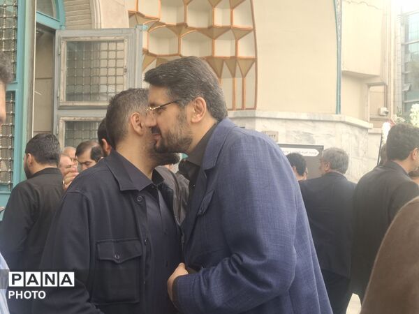 مراسم یادبود شهیده زهرا حدادعادل با حضور وزیر آموزش و پرورش در مسجد امام صادق(ع)