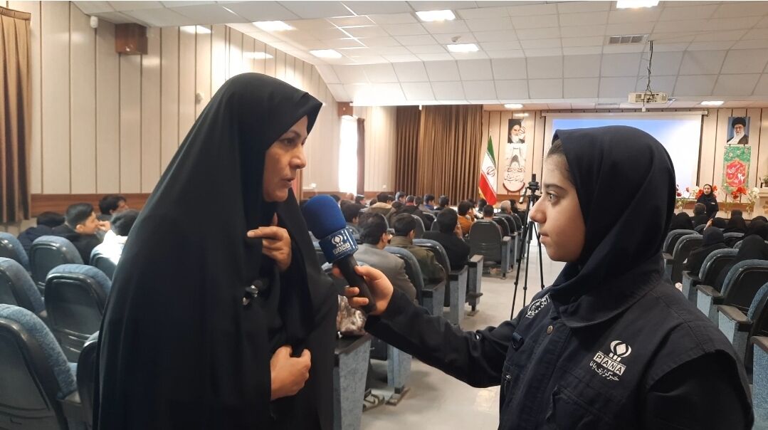 آینده ی این کشور به دست دانش‌آموزان کشورمان ساخته می‌شود