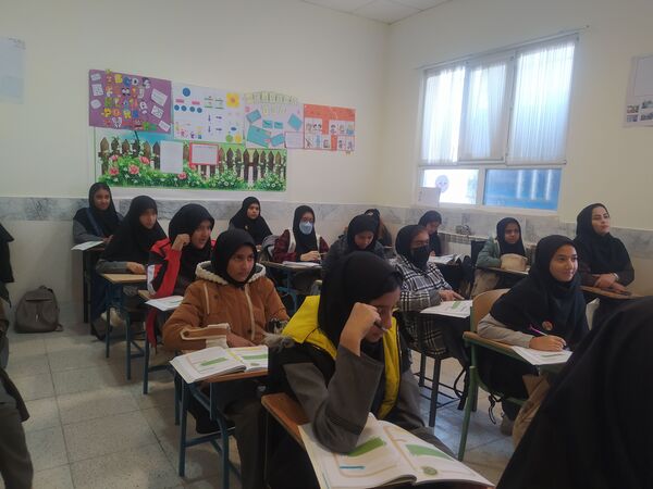 اجرای طرح مدادم در دبیرستان دخترانه امید 