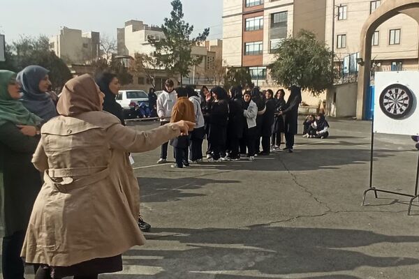 المپیاد ورزشی درون مدرسه‌ای به مناسبت گرامیداشت دهه فجر در آموزشگاه آرمینه مصلی نژاد شهرری