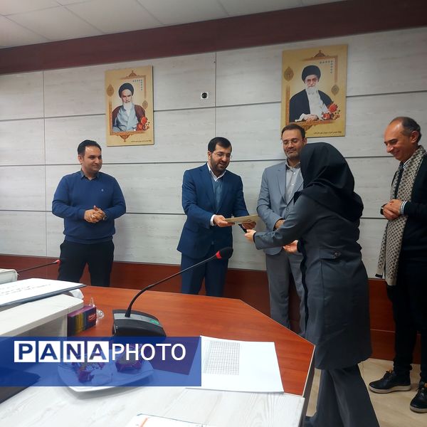  مراسم تقدیر از ناظران و عوامل اجرایی دهمین دوره جشنواره نوجوان خوارزمی شهرستان ملارد 