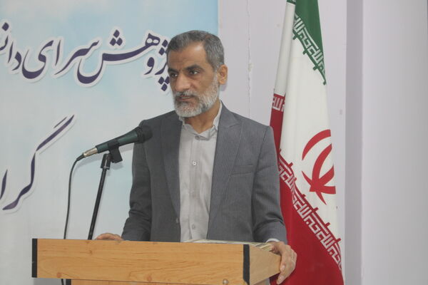  همایش تجلیل از دانش‌آموزان برگزیده مسابقات نانو فناوری، آزمایشگاه و ادبیات استان بوشهر