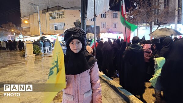 دهه نودی‌ها در زیر چتر انقلاب 