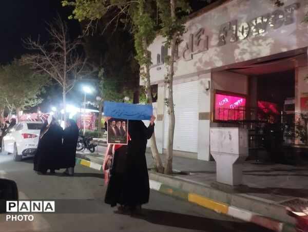 رژه خودرویی شبانه  در شهرستان کاشمر