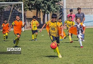 ساز فوتبال در ویترین ورزش آموزش و پرورش کوک نیست