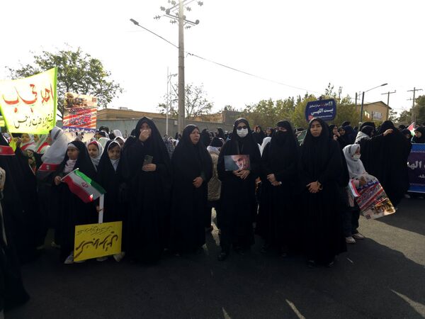 راهپیمایی روز ۱۳ آبان در شهرستان صالح آباد