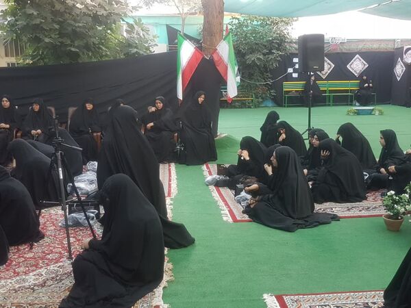 مراسم عزاداری سیدالشهدا دردبیرستان دخترانه امام حسین (ع)