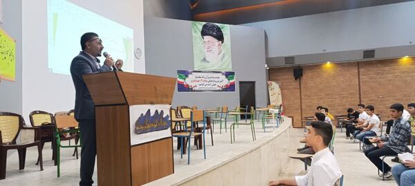 جلسه توجیهی قبل از آغاز سال تحصیلی در دبیرستان شاهد خوانساری
