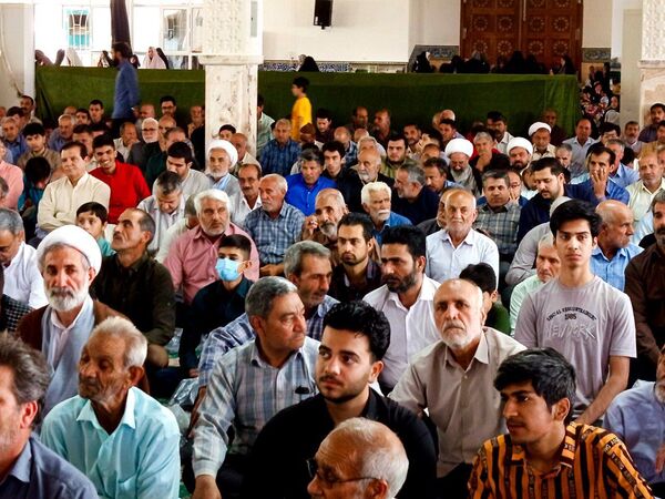 نماز جمعه ای هزاران نفری با حضور حماسی مردم کاشمر