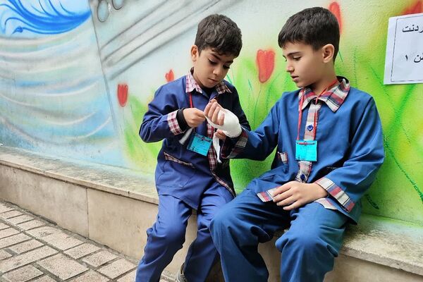 مانور سراسری زلزله در دبستان هموطن یک رودهن 
