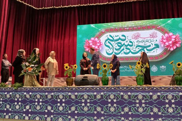 برگزاری جشن نور و معرفت؛ آیین ولادت پیامبر رحمت در فرهنگ‌سرای بعثت صفادشت 