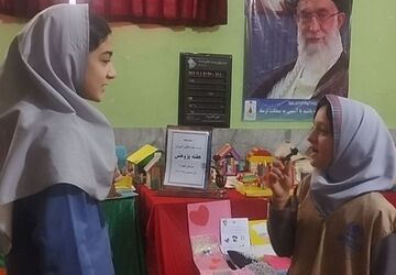 نمایشگاه دست سازه ها  در دبستان دخترانه الهام یک 