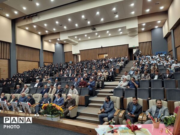 آیین تجلیل از معلمان نمونه آموزش و پرورش ناحیه سه مشهد 