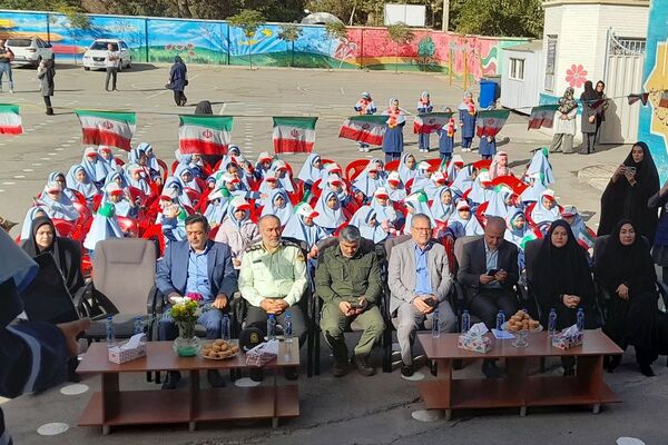 زنگ جشن شکوفه‌ها در مدرسه «آیین روشن» شهریار نواخته شد