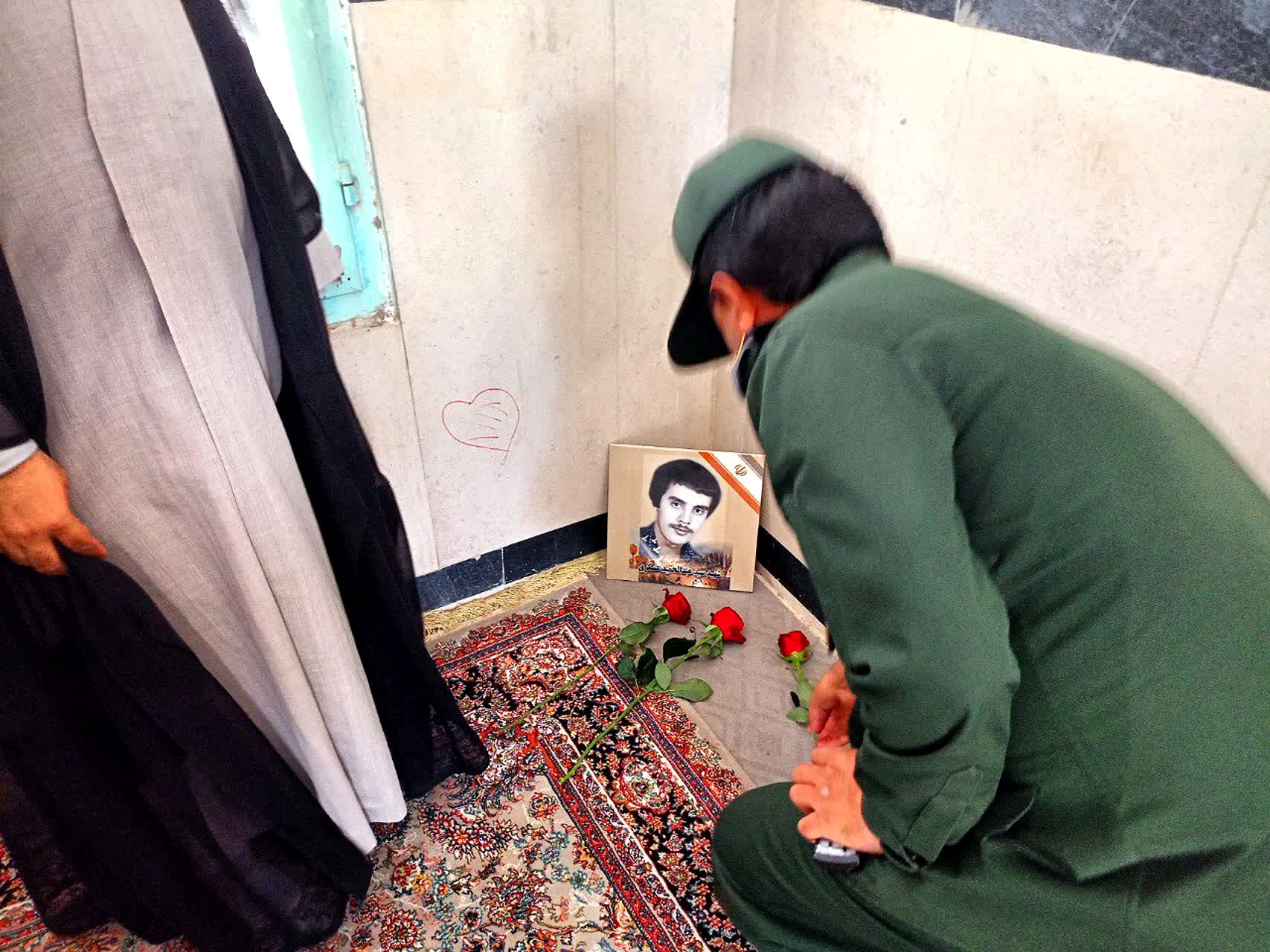 مسئولین کاشمر، غبار از مزار شهید خبرنگار برداشتند