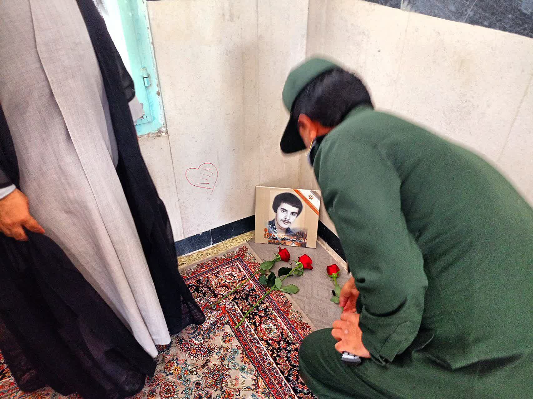 مسئولین کاشمر، غبار از مزار شهید خبرنگار برداشتند