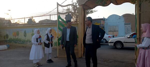 جلسه انجمن اولیا و مربیان در دبیرستان فرزانگان