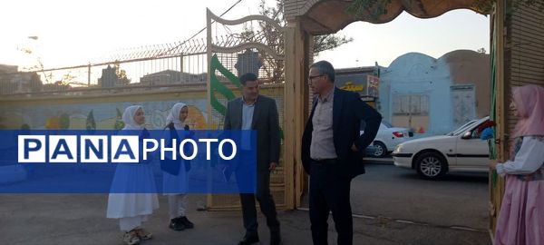 جلسه انجمن اولیا و مربیان در دبیرستان فرزانگان