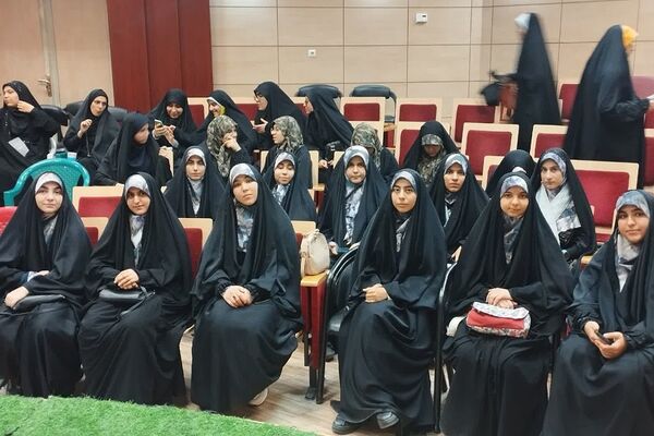 حضور دانش‌آموزان بسیجی شهرستان قرچک در اردوی آموزشی مشهد مقدس 