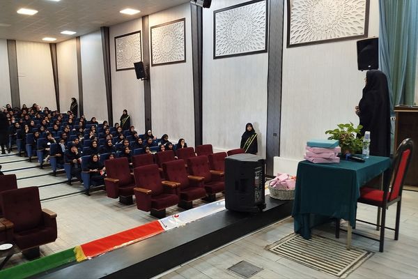 افتتاحیه طرح مصباح الهدی و جشن میلاد حضرت زینب(س) دبیرستان ریحانه النبی باقرشهر 