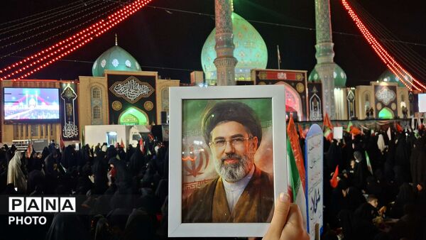 بیعت مردم با آقای شهید ایران 
