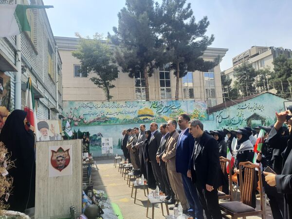 مراسم باشکوه زنگ ایثار و مقاومت در مدرسه شاهد تکتم ناحیه ۳