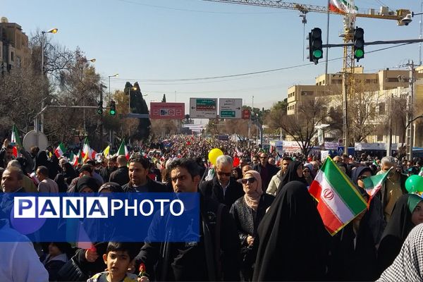 حضور پرشور مردم شیراز در راهپیمایی 22 بهمن، خون تازه در رگ‌های انقلاب 