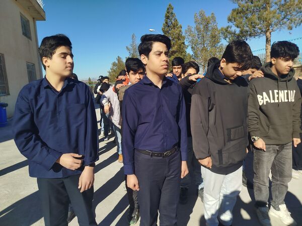 کارگاه عملی درس آمادگی دفاعی در دبیرستان پسرانه متوسطه اول سما شهرستان کاشمر 