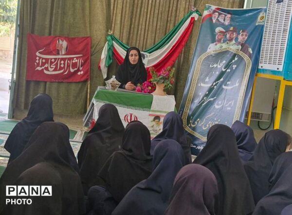 گرامیداشت هفته نیروی انتظامی در دبیرستان دخترانه مرحوم میری