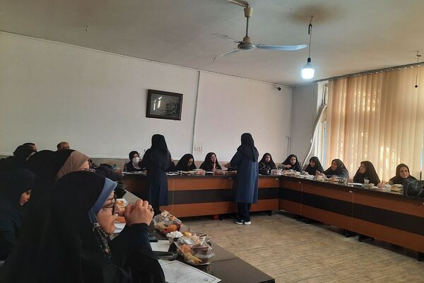 جلسه قطبی مدیران ابتدایی در دبستان شهید دکتر چمران ناحیه دو شهرری 
