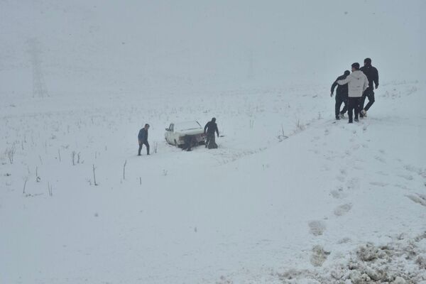 بارش باران و برف زمستانی در روستای کینک
