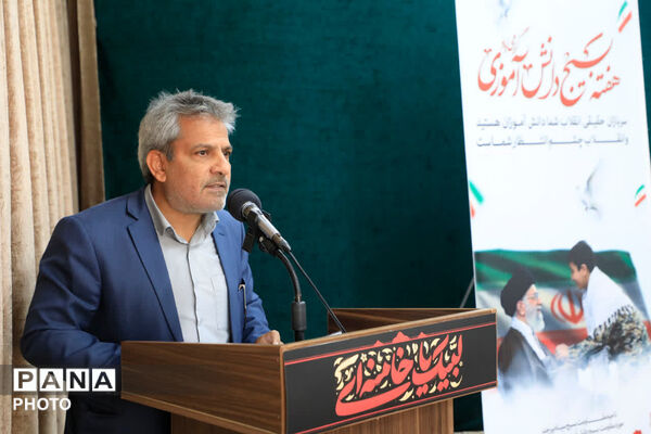 دیدار دانش آموزان بسیجی شهرستان بیرجند با نماینده ولی فقیه در استان