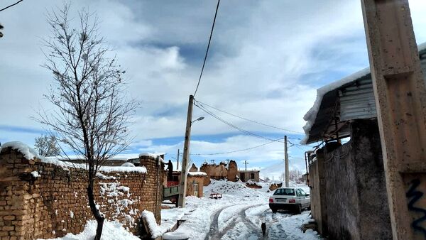 بارش اولین برف پاییزی در روستای نورآباد شازند