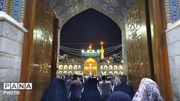 مراسم یادبود شهدا و دهه کرامت در حرم مطهر رضوی 
