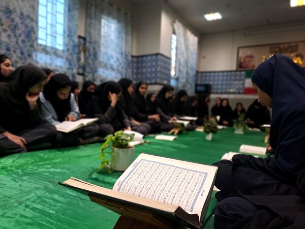 ضیافت افطار ماه رمضان در دبیرستان هوشیار مشهد 