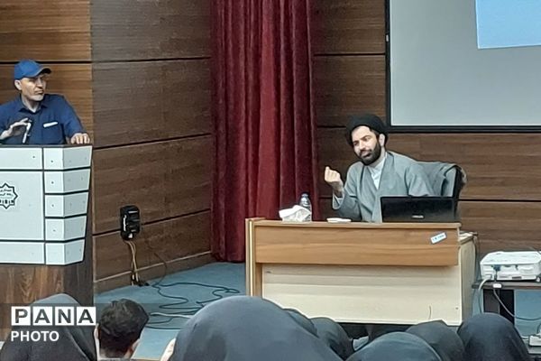  کارگاه آموزشی «فصلی نو در کتاب زندگی»