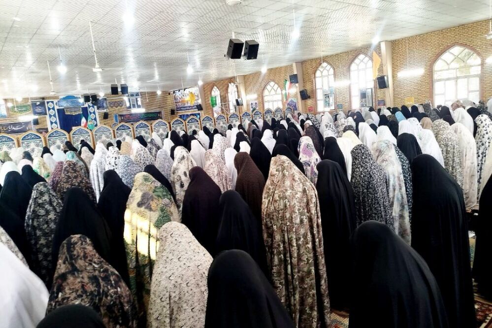 تجلی بندگی در صفوف به‌هم‌پیوسته؛ فشافویه در عید قربان یکپارچه غرق در نیایش شد