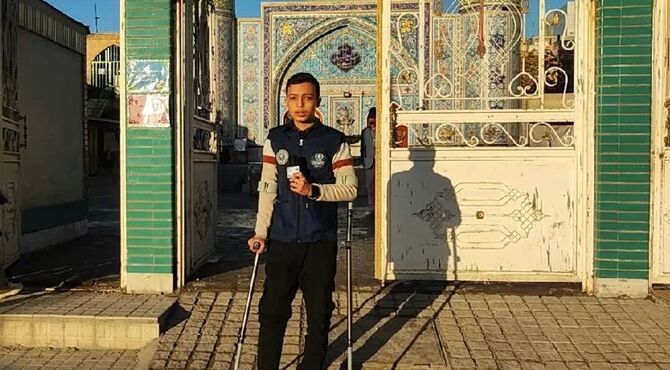 خبرنگار پانا با پای شکسته و معتکفین با پای دل، در محضر خدا حاضرند