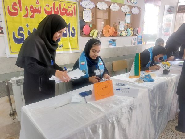 انتخابات شورای دانش آموزی در زاوه