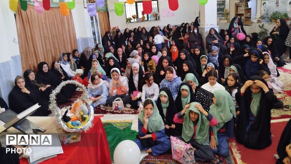 حضور پرشور بانوان و کودکان دهه نودی در مراسم یادبود شهدای مینابی 