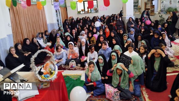 حضور پرشور بانوان و کودکان دهه نودی در مراسم یادبود شهدای مینابی 