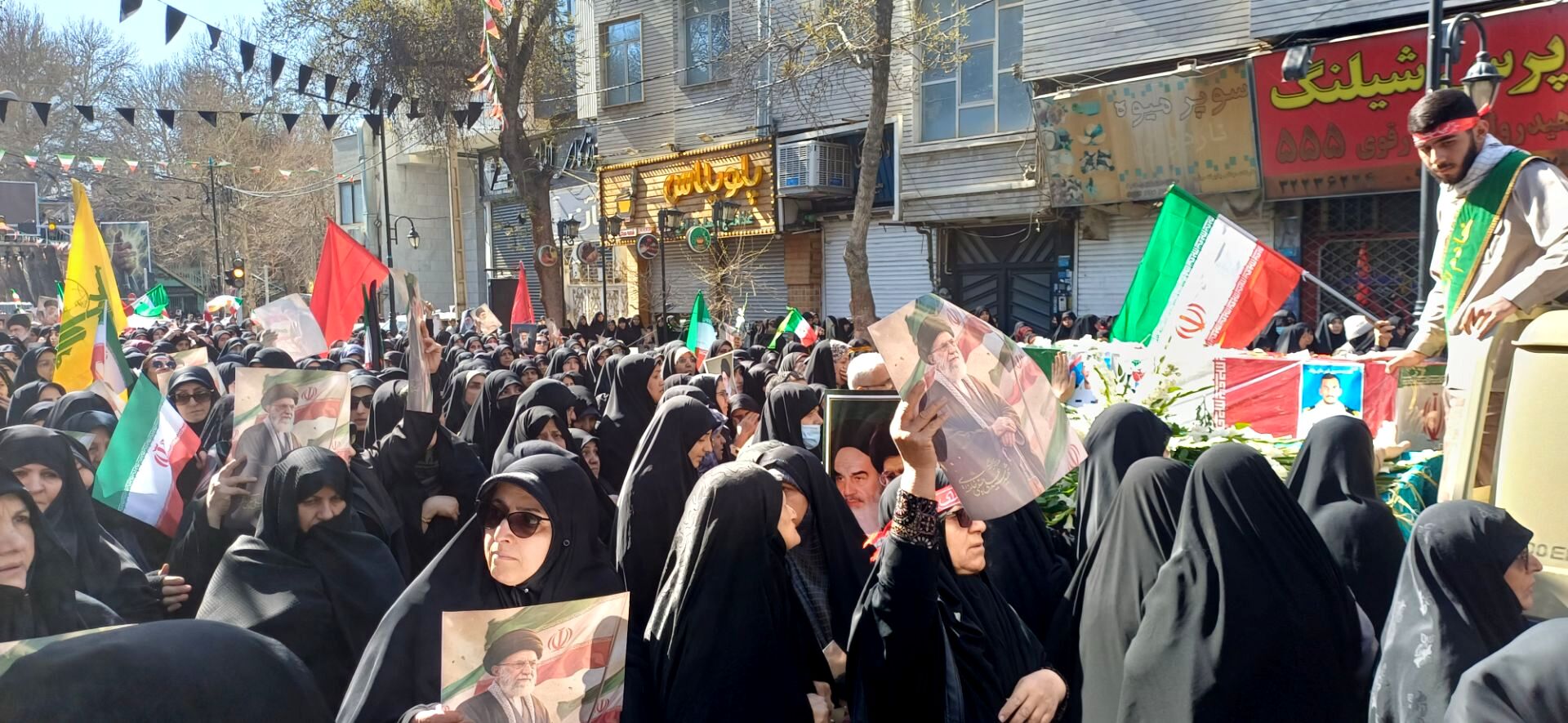 اجتماع پرشور و باشکوه مردم کرج به خونخواهی رهبر انقلاب