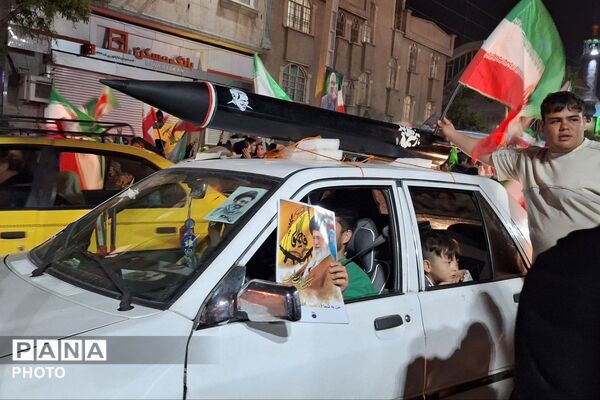 ادامه خدمت‌رسانی مواکب شهرری به تجمعات شبانه ضد صهیونیستی در میدان نماز 