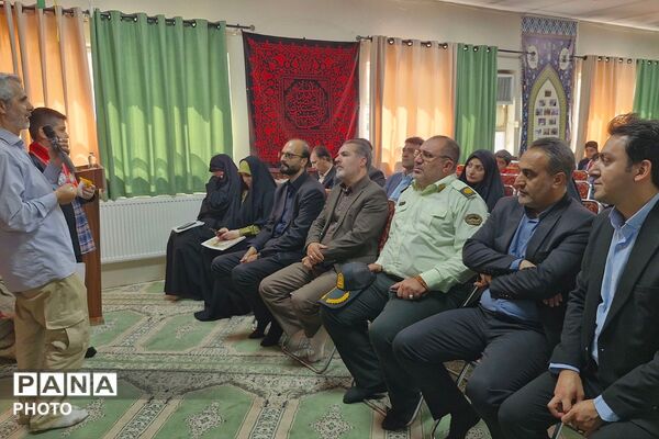 کنگره ملی ۳۰۰۰ شهید شهرستان ری با حضور پیشتازان سازمان دانش‌آموزی در دبستان قلنبر