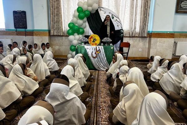 جشن میلاد مولود کعبه در دبستان  شهید بنی هاشمی رباط‌کریم