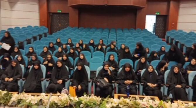بازدید دانش‌آموزان قم از دانشگاه حضرت معصومه(س)