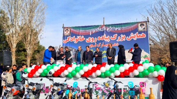 همایش بزرگ پیاده‌روی خانوادگی به مناسبت دهه فجر در شهرک سیدجمال‌الدین نظرآباد