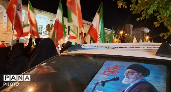 کاروان پیاده در میدان آزادی یزد