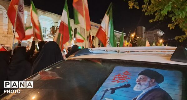 کاروان پیاده در میدان آزادی یزد